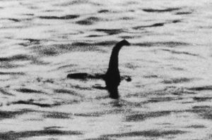80 vuota sitten otettu ensimmäinen – ja edelleen kuuluisin –  valokuva Loch Nessin hirviöstä on sittemmin osoitettu väärennökseksi. 